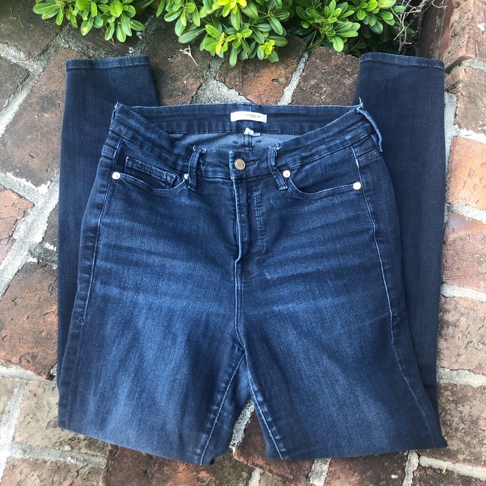 Good American good leg skinny jean dark wash. waist 14, rise 10.5, inseam 28.